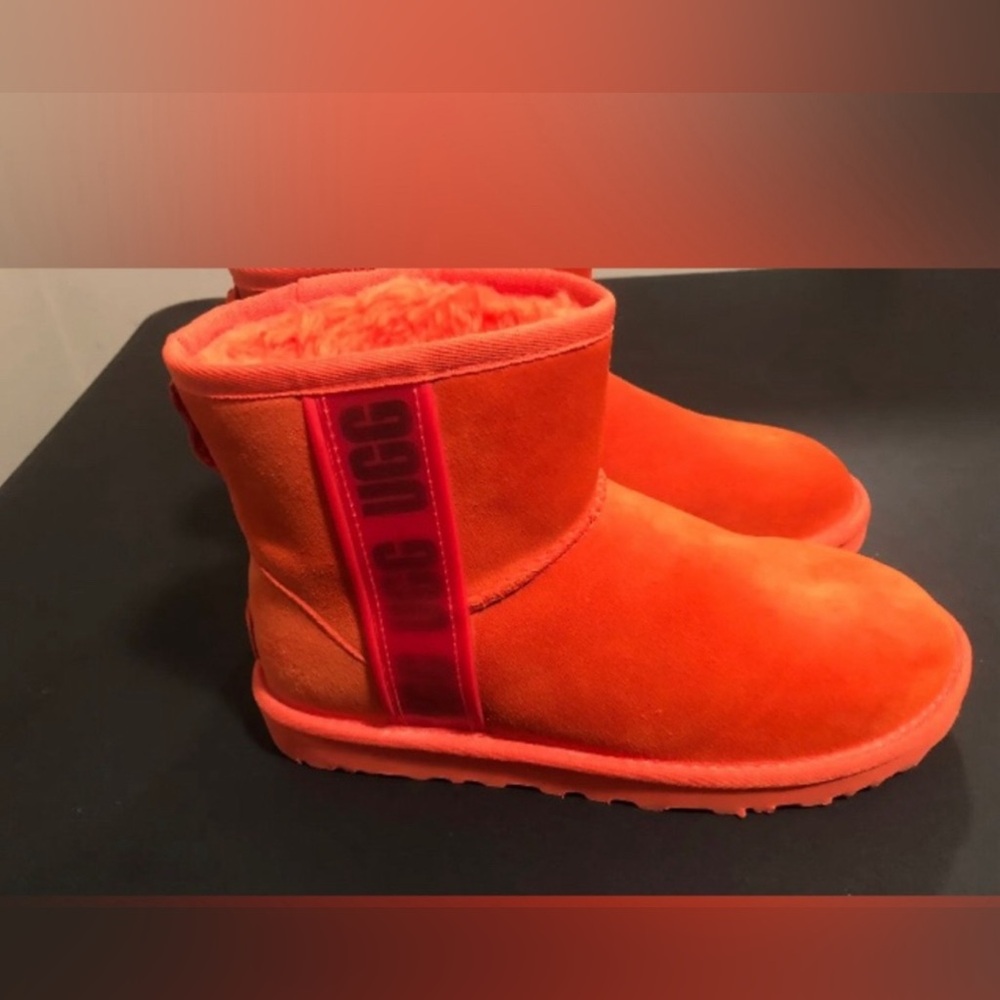 UGG orange ugg mini11 size 7 hard to find